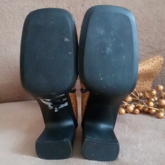 ⭐️ Host Pick ⭐️ Faux Leather Ostrich Print Heeled Boots - Picture 7 of 10